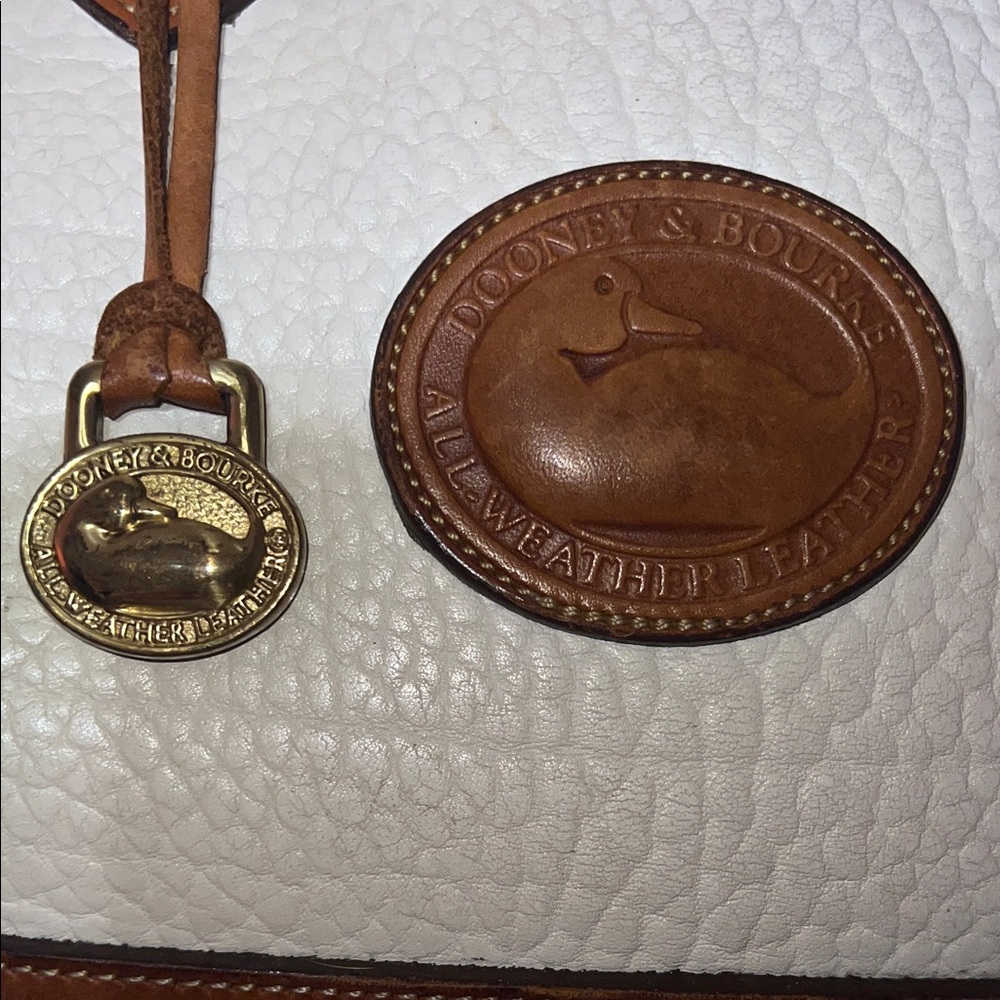 Dooney & Bourke White and Brown Satchel Vintage - Picture 2 of 9